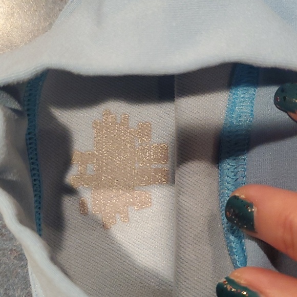 Ice Blue Youth Under Armour long sleeve compression shirt,I believe sz Md 💙 - Picture 6 of 12